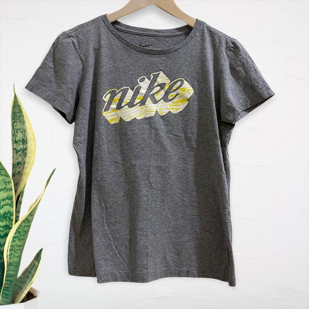 Women’s Nike Slim Fit Top Sz L